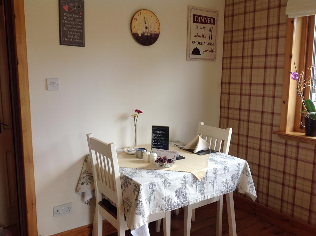 Dunroamin Bed And Breakfast Aviemore Exteriör bild